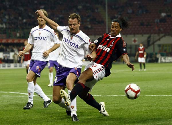  AC米兰主场击败佛罗伦萨缩小分差